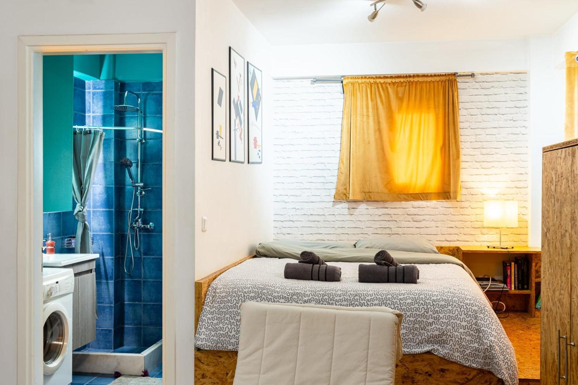 Downtown Central Suite With Private Parking Kalamata Exterior photo