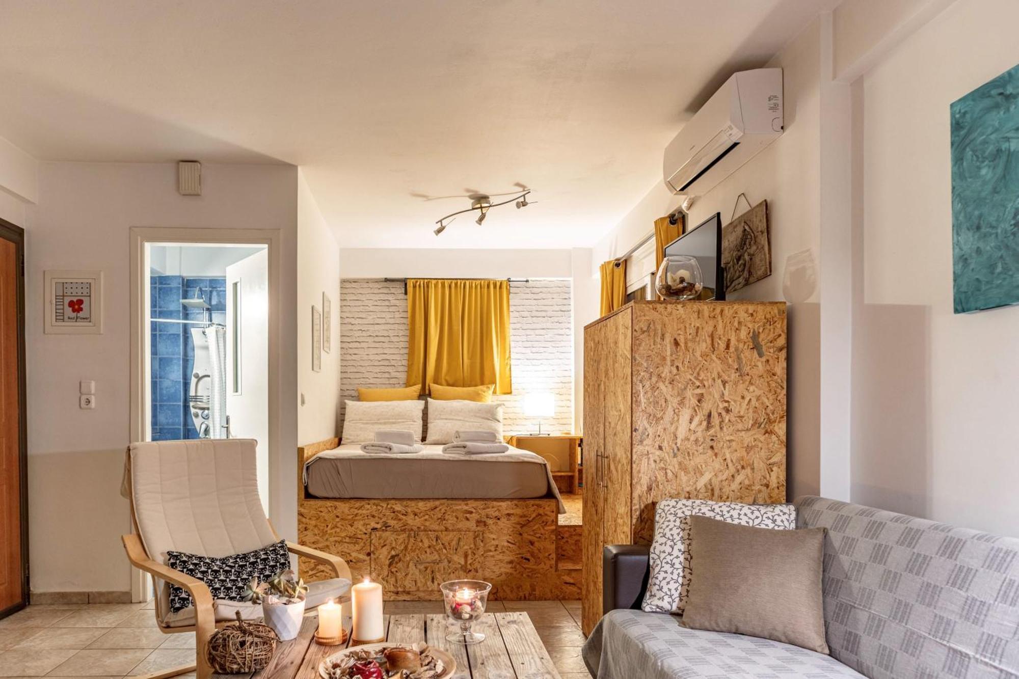 Downtown Central Suite With Private Parking Kalamata Exterior photo