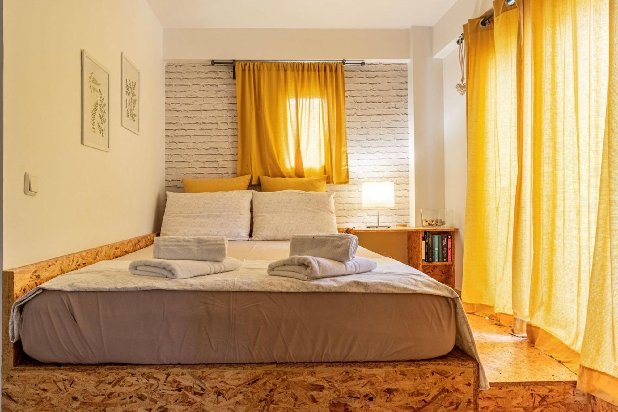 Downtown Central Suite With Private Parking Kalamata Exterior photo