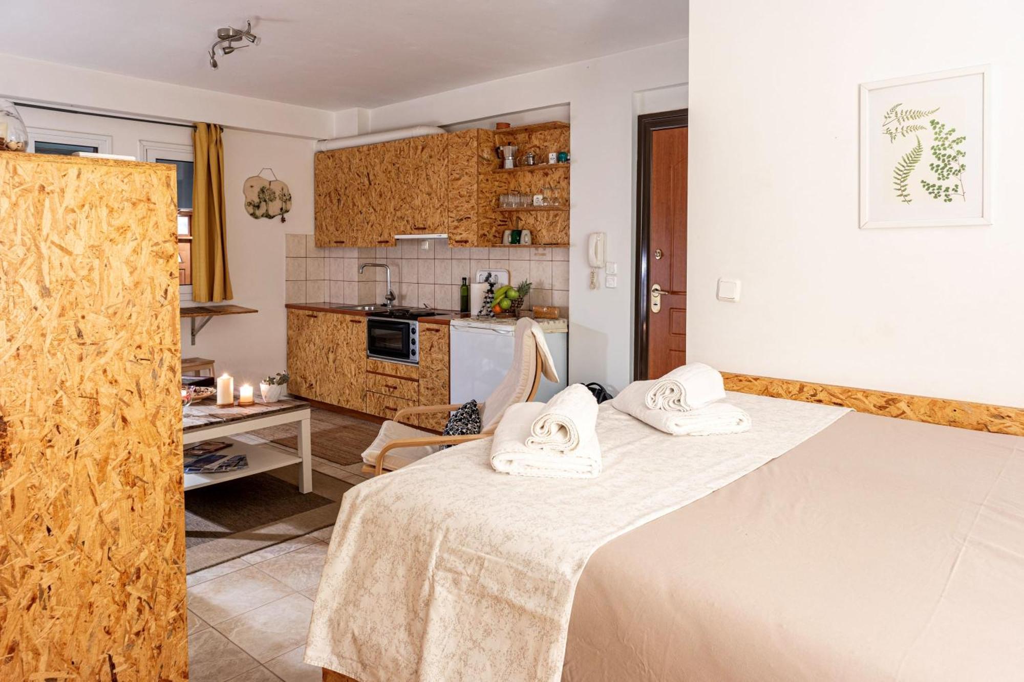 Downtown Central Suite With Private Parking Kalamata Exterior photo