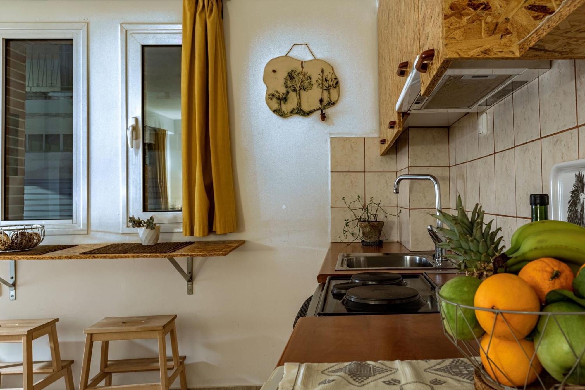 Downtown Central Suite With Private Parking Kalamata Exterior photo