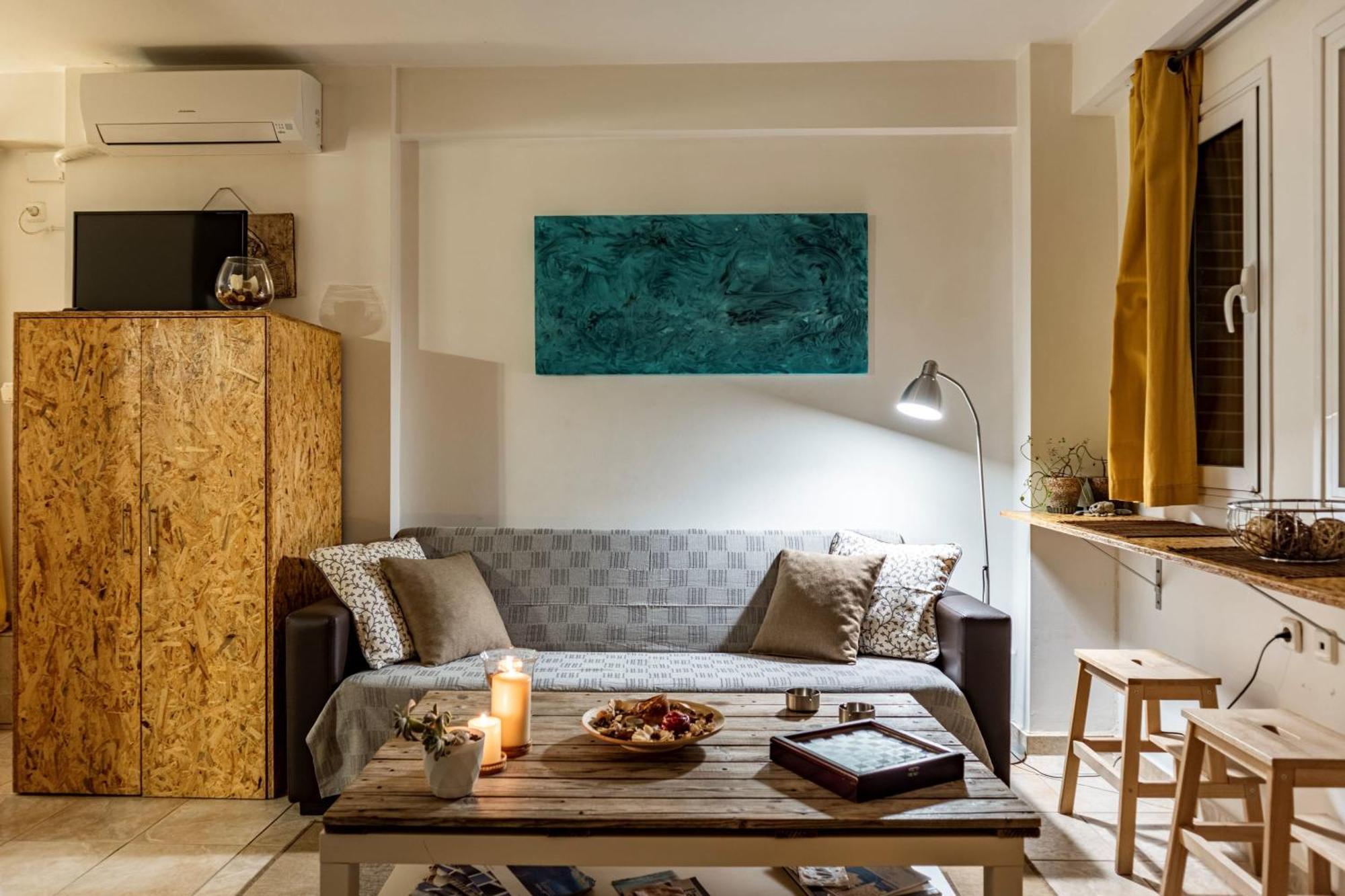 Downtown Central Suite With Private Parking Kalamata Exterior photo