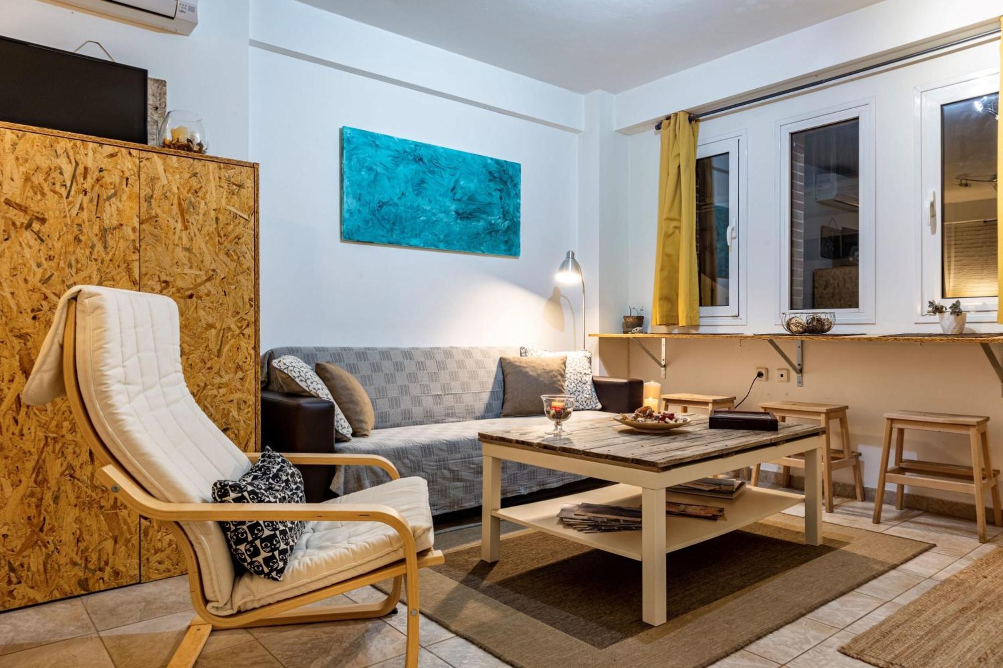 Downtown Central Suite With Private Parking Kalamata Exterior photo